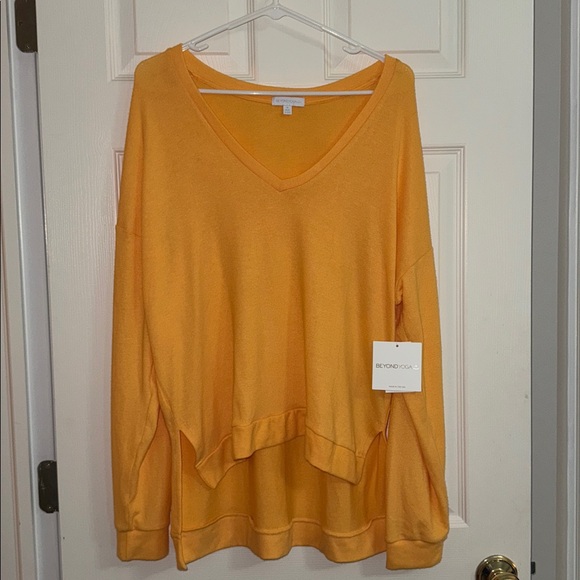 Beyond Yoga Golden V-Neck Pullover NWT - Picture 1 of 4
